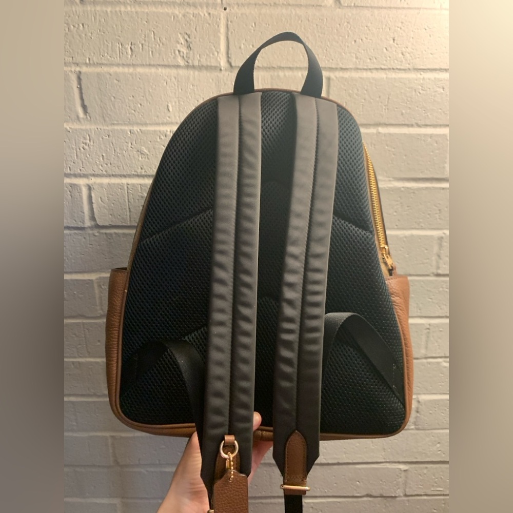 Coach Court Backpack in Signature Canvas - Picture 2 of 12